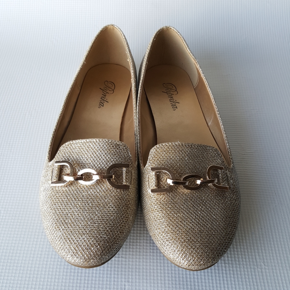 Paprika Gold Metallic Moccasin with Chain Size 8.5
